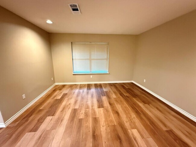Building Photo - 103 Windmill Cove