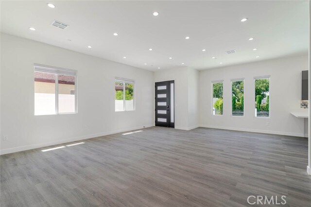 Building Photo - 10654 Nassau Ave