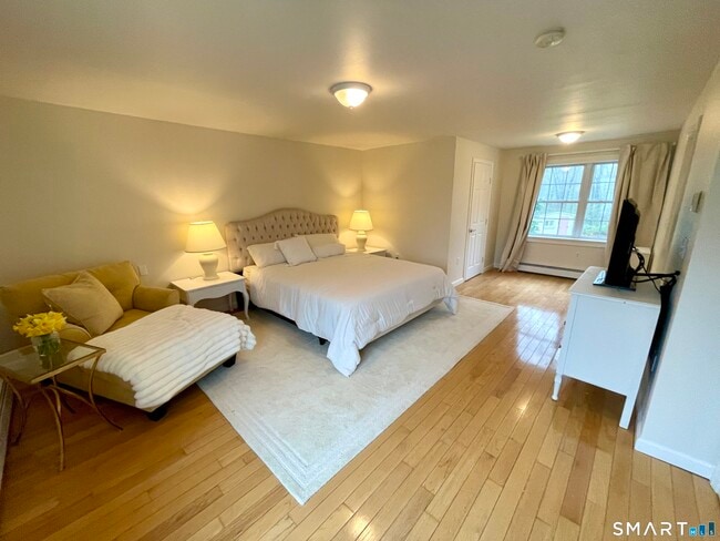 Building Photo - 84 Renee Dr