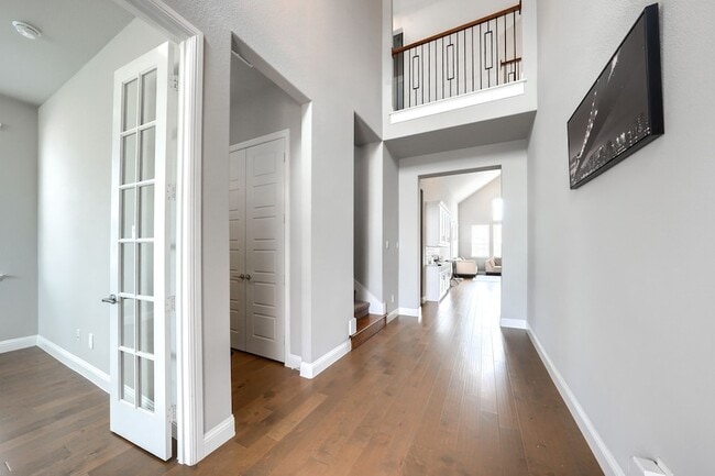Building Photo - 929 Newcastle Dr