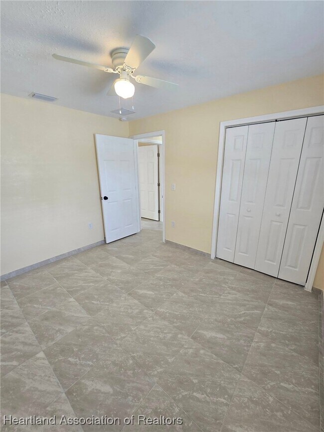 Building Photo - 613 Memorial Dr