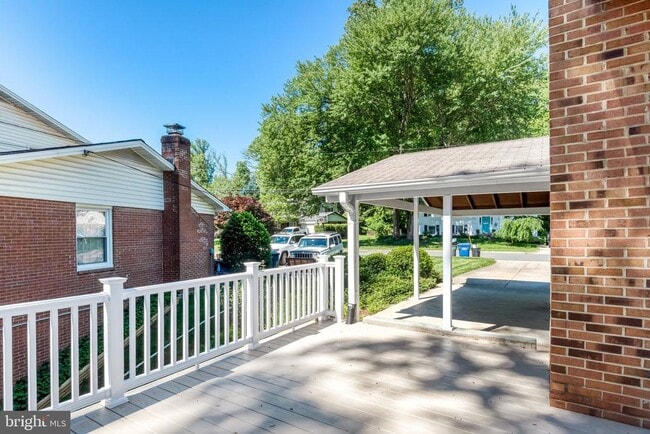 Building Photo - 5019 Fleming Dr