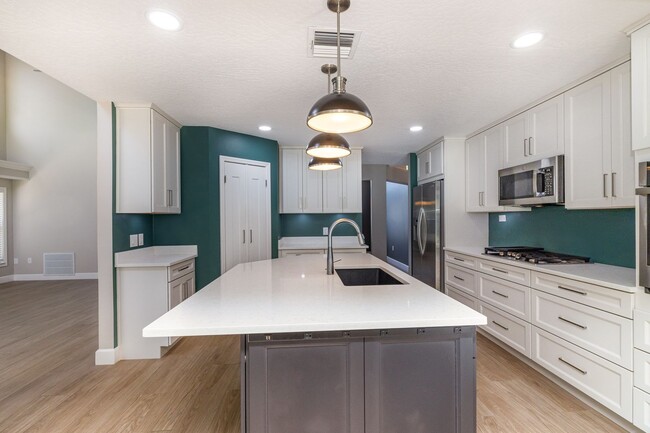 Building Photo - 3236 Helmsdale Ct