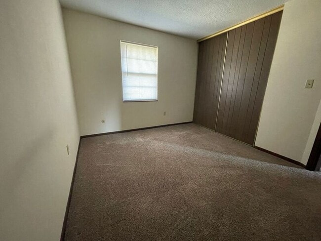 Building Photo - 1406 Magnolia W