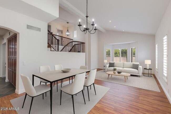 Building Photo - 5513 E Grovers Ave