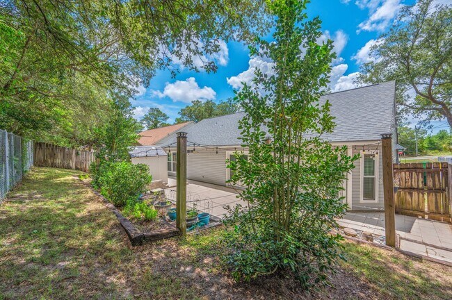 Building Photo - Completely Renovated Home in Niceville!