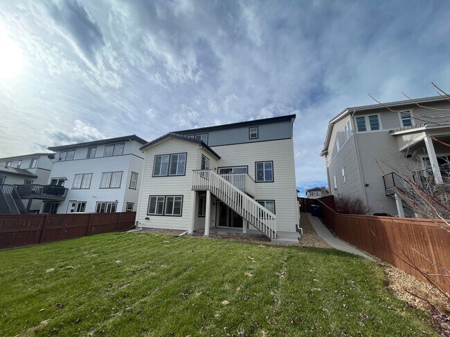 Building Photo - Perfect Location and Perfect Condition!