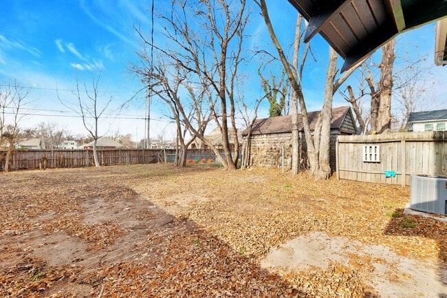 Building Photo - 637 S Holyoke St