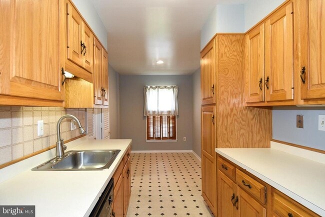 Building Photo - 14 Fenceline Dr