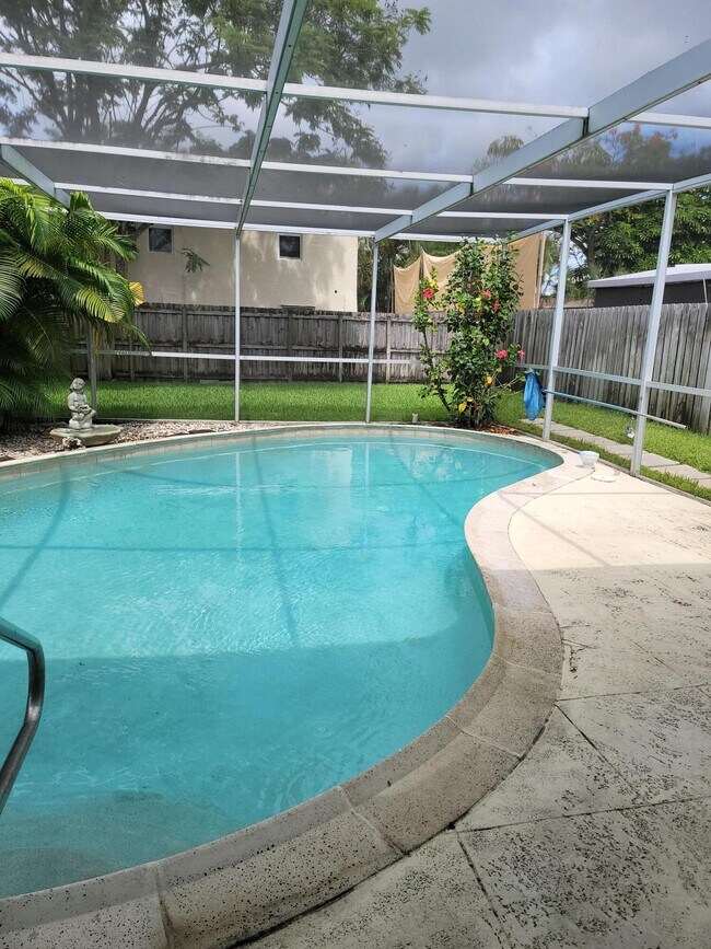 Building Photo - 1680 NE 34th Lane B Oakland Park Fl 33334