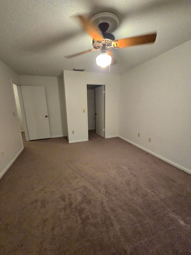 Building Photo - Two Bedroom Condo close to USF