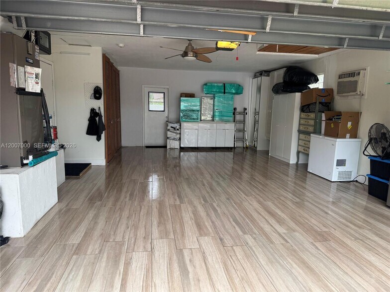 Building Photo - 428 N Crescent Dr
