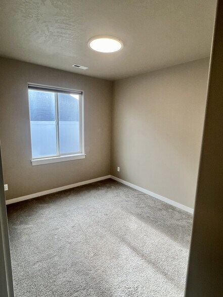 Building Photo - 2395 Chelan St