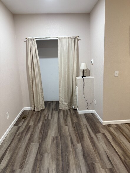 Building Photo - 214 Main St