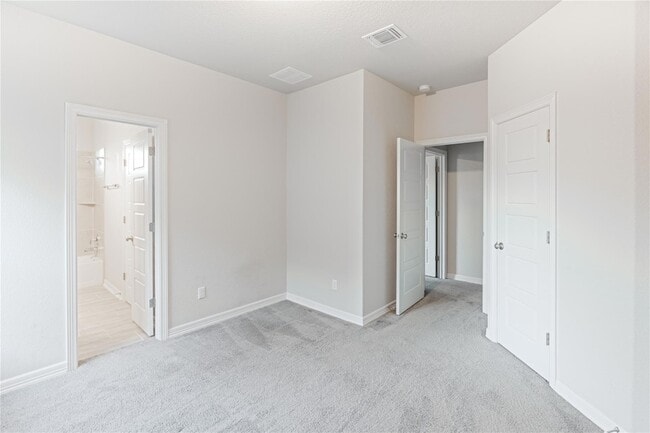 Building Photo - 2212 Dillon Pond Ln