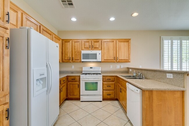 Building Photo - 6290 Majestic Hills Ave