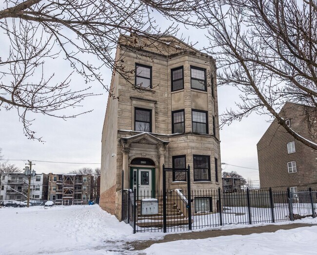 Primary Photo - 4336 S Indiana Ave