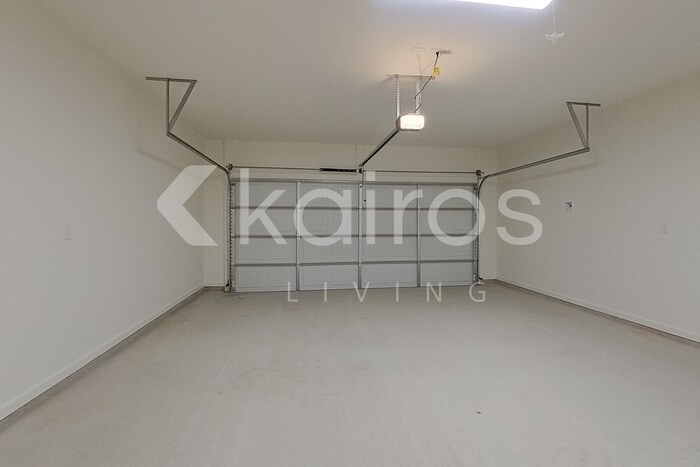 Building Photo - 117 Rainfall Ln