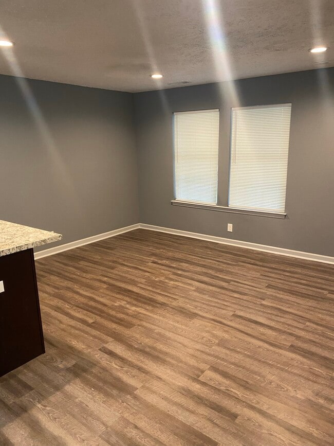 Building Photo - 401A Sarver Ave