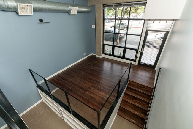 Building Photo - +++ LOOK NO FURTHER STUNNING 1BD LOFT WITH...