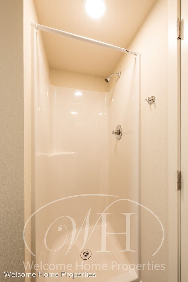 Building Photo - 205 Woodland Ave