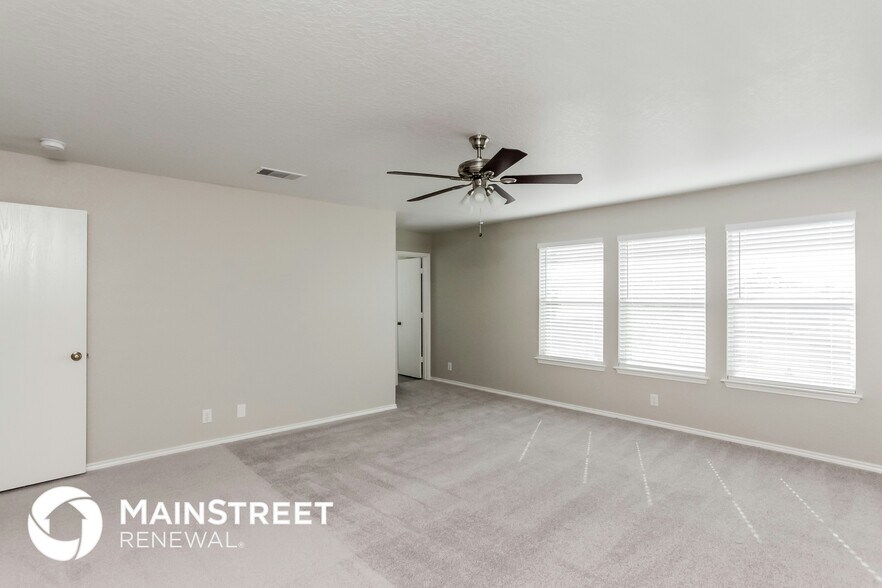 Building Photo - 121 Angus Way