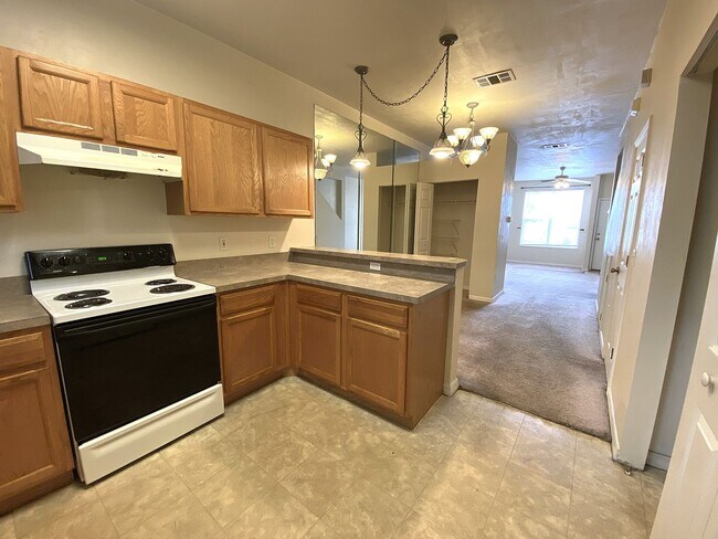 Building Photo - Kensington North #1608 - Pet Friendly!