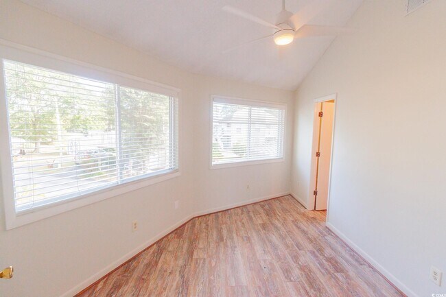 Building Photo - 505 Tree Top Ln