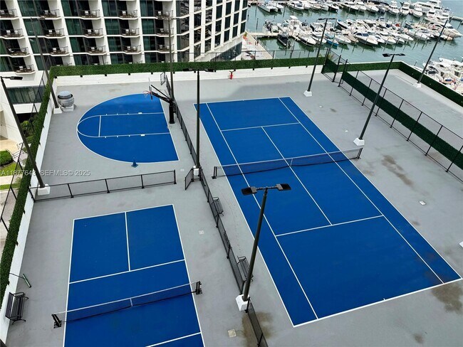 Building Photo - 555 NE 15th St