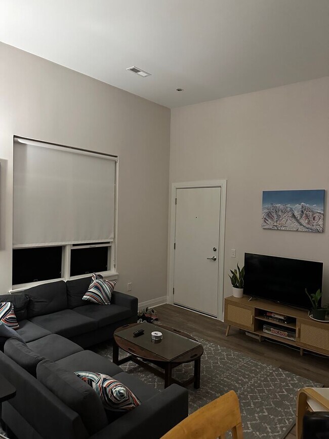 Building Photo - Welcome to Urban Elegance in the Heart of ...