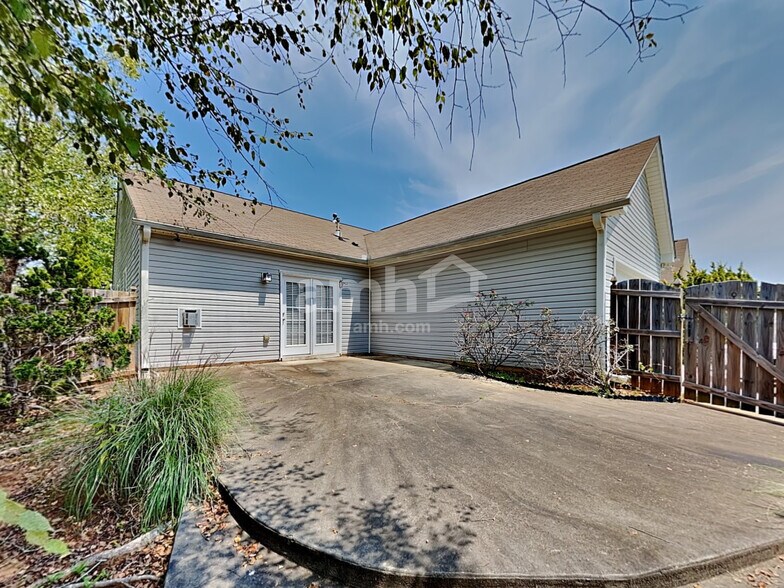 Building Photo - 1500 Woodberry Ct