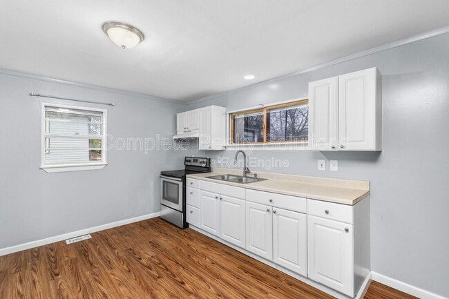 Building Photo - 8235 Albin Ave