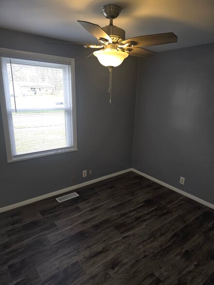 Building Photo - 1300 S Colony Dr