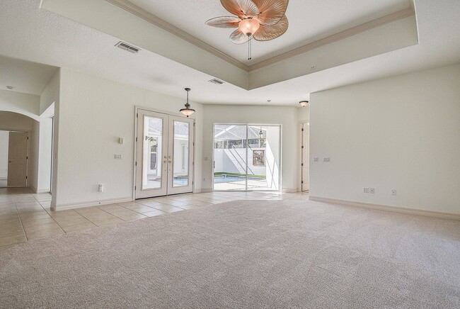 Building Photo - Beautiful 4/3/3 on a private 1 acre lot.