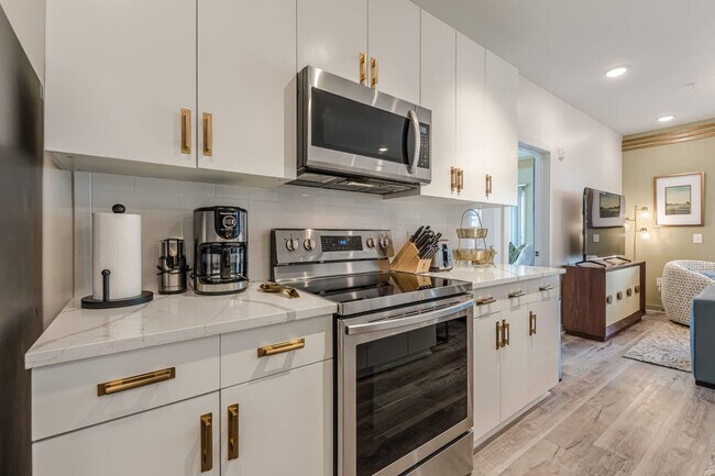 Building Photo - 525 Parkway Dr NE