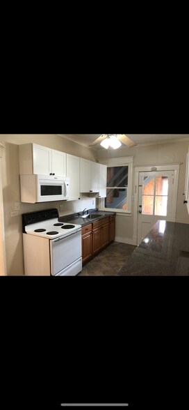 Building Photo - 253 Manning Blvd