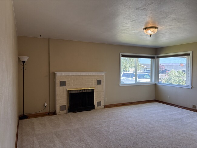 Building Photo - 501 Grandview Ave