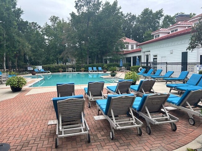 Building Photo - Stunning Two Bedroom Condo - Fully Furnished - Mira Vista - James Island