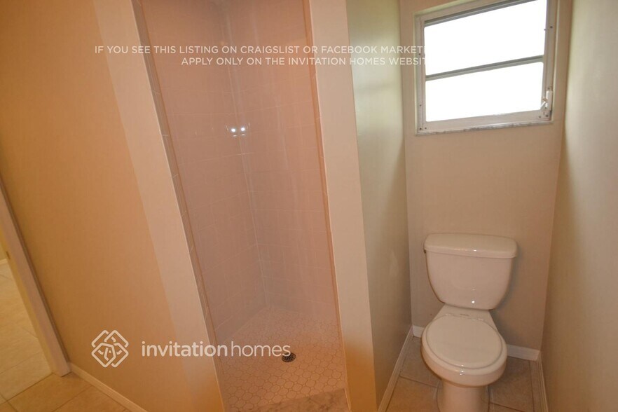 Building Photo - 521 SW 23rd Terrace