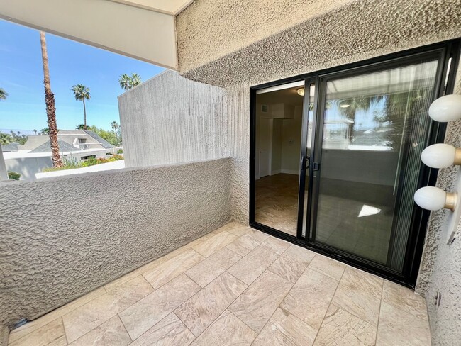 Building Photo - AVAILABLE NOW! 2 Bedroom / 2 Bathroom Cond...