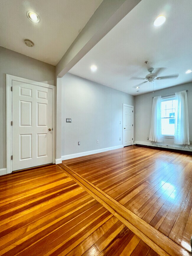 Building Photo - 102 Salem St