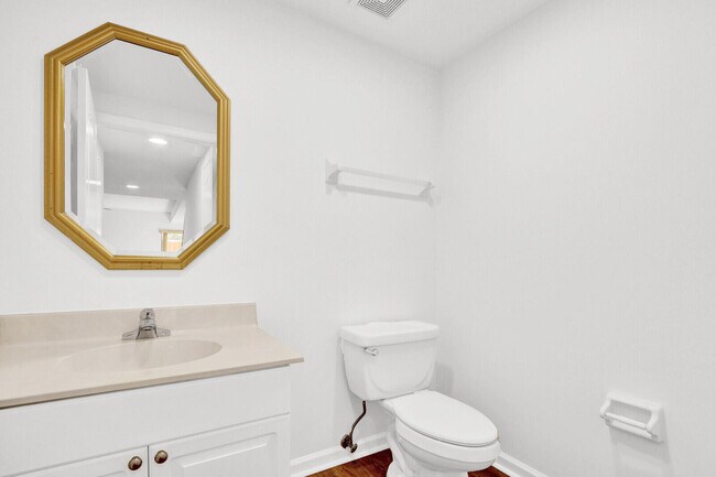 Building Photo - 52 Uno Lago Dr