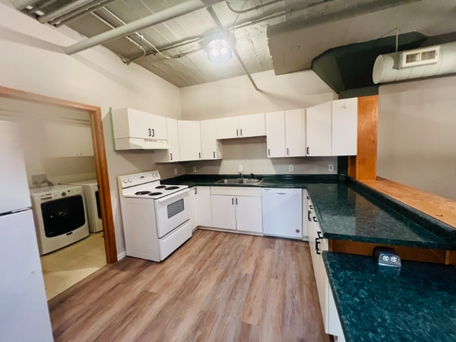 Building Photo - 311 N 8th St