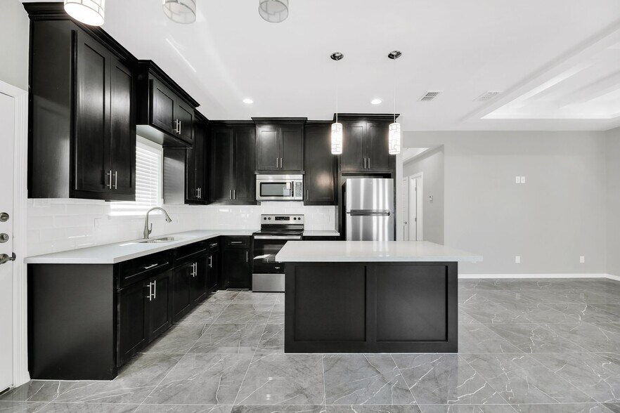 Building Photo - 4721 Magnolia Ave