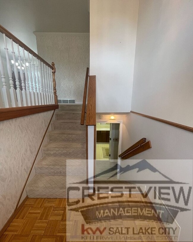 Building Photo - Charming East Sandy Home in a Prime Location