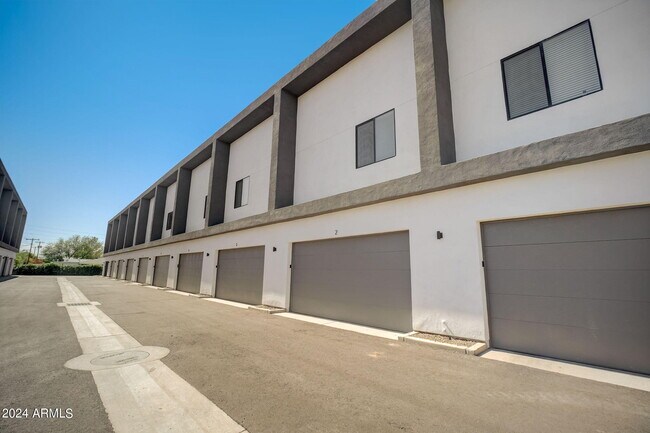 Building Photo - 777 W Coolidge St