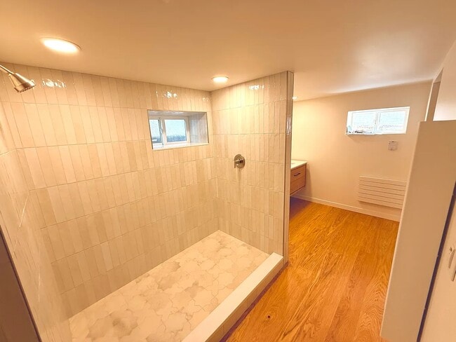 Building Photo - 3209 Home Dr