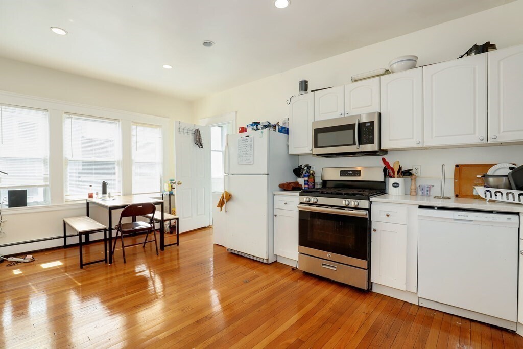 Building Photo - 61 Algonquin Rd