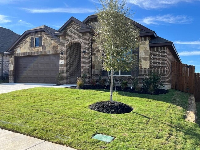 Building Photo - Gorgeous House for rent in Cleburne !!
