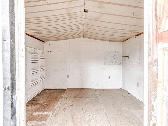 Building Photo - 305 Woodside Dr